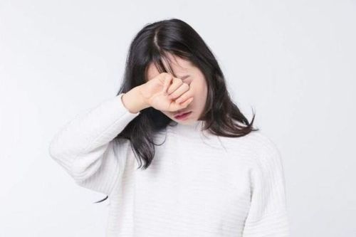 如何安慰一個(gè)抑郁的女人？安慰抽泣女孩溫暖的話語(yǔ)